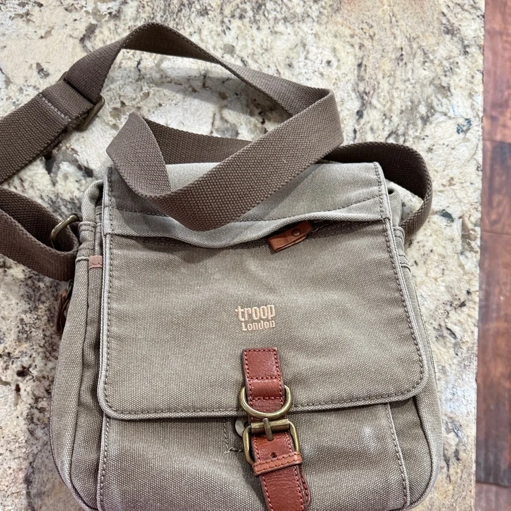 Troop London Men's Tan Canvas Messenger Bag